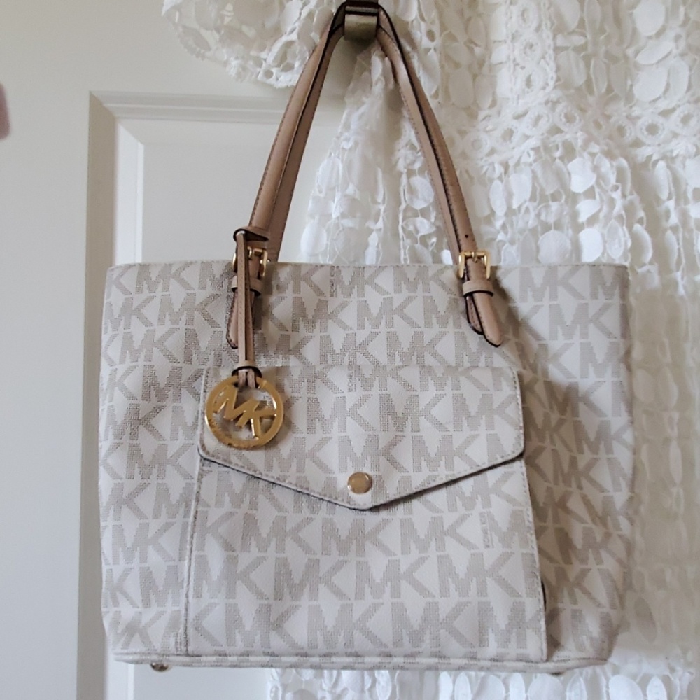 Michael Kors Jet Set Tote